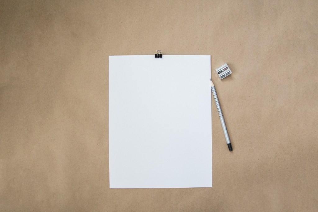 Papier mit Bleistift